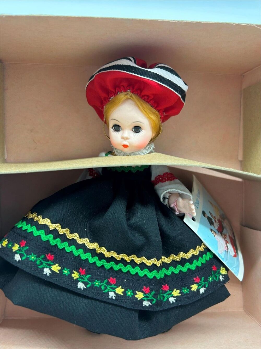 Madame Alexander Dolls - Finland 561